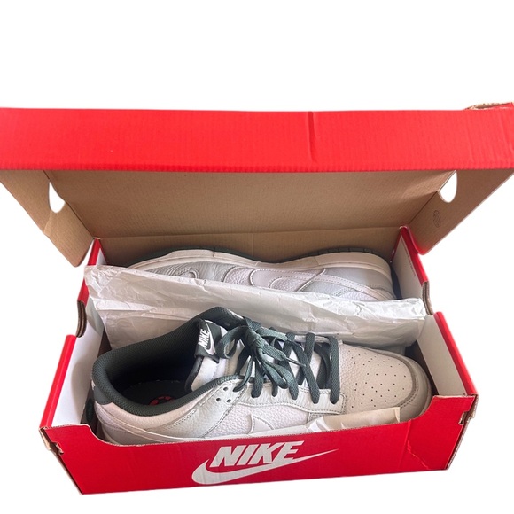 Nike Dunk Low Retro SE
Men’s Shoes
Size US 12
Photon Dust/White/Vintage Green - Picture 5 of 6